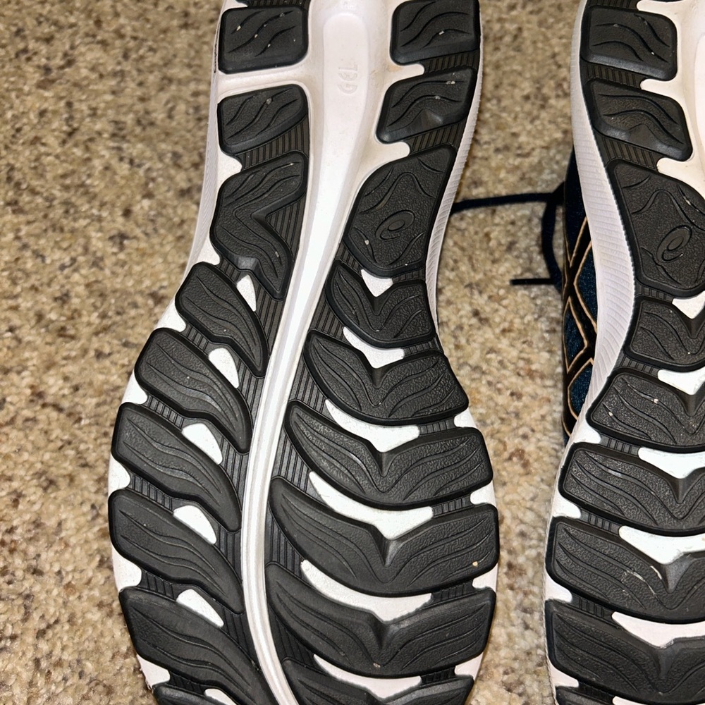ASICS Women's Gel-Excite 8, Size 9 - Picture 7 of 10